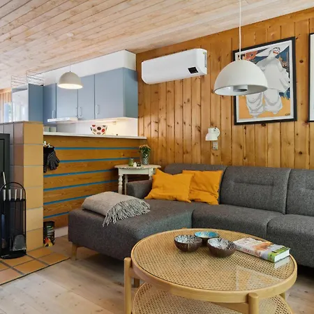 Amazing In Vaeggerlose With Kitchen Holiday home